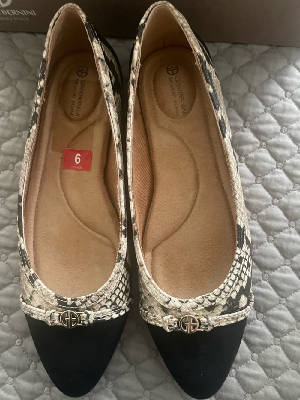 Giani Bernini Black & Snake Print Pointed Toe Flats